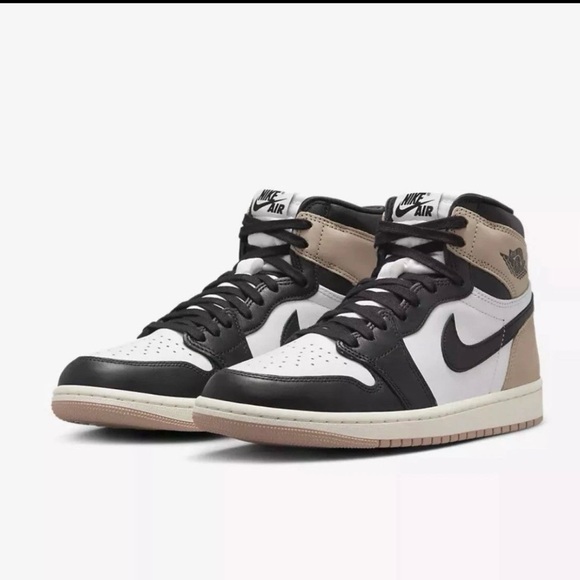 Jordan 1 Mid LATTE - Picture 1 of 8